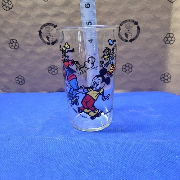 Vintage Disney promotional glass from the 70's. - Picture 2 of 6